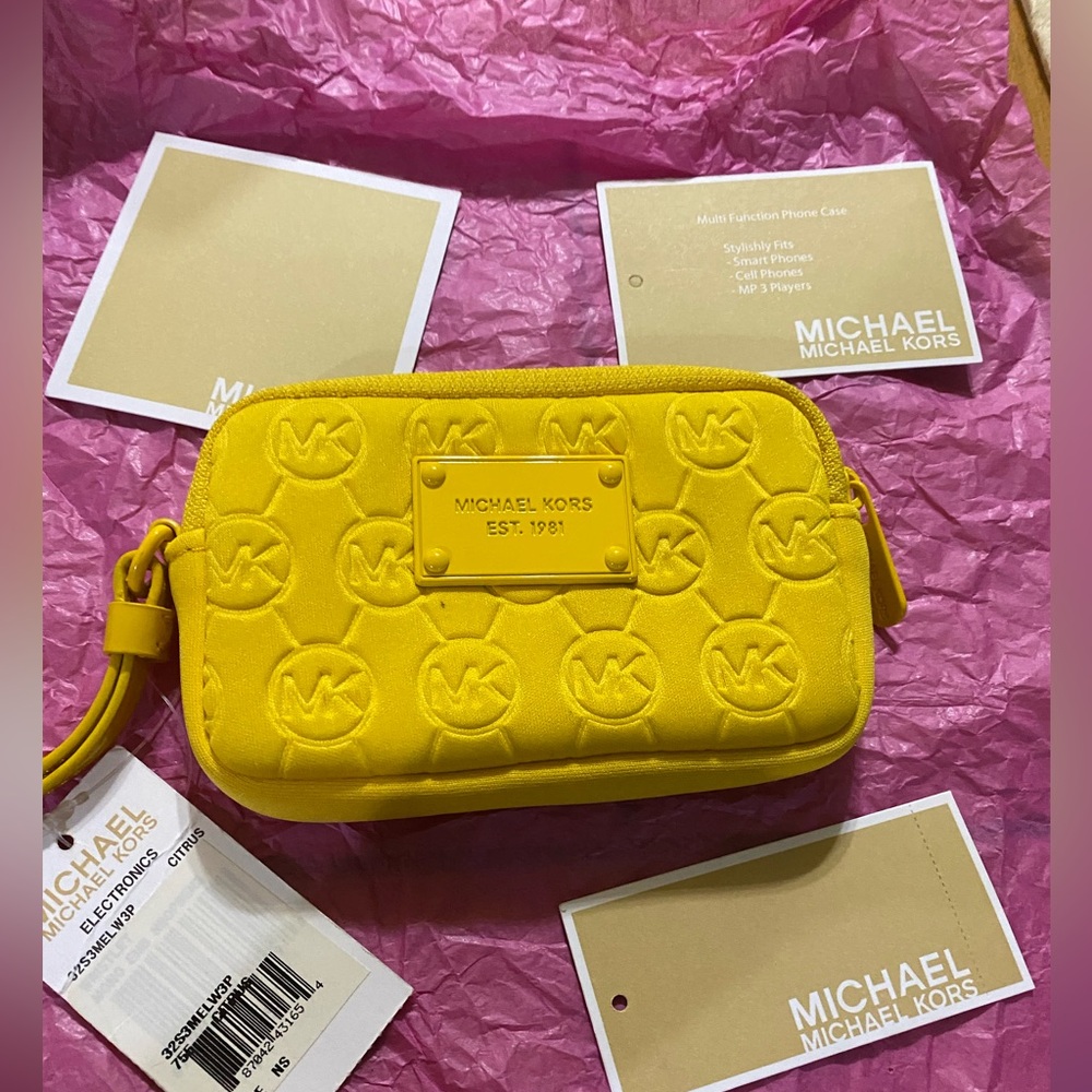 NWT MK Wristlet very cute ❤️❤️ - Picture 4 of 11